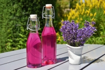 La lavande, vous l’aimez plutôt en sirop ou en vinaigre ? La lavande, vous l’aimez plutôt en sirop ou en vinaigre ?